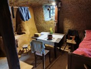 Skalní obydlí - obec Zderaz